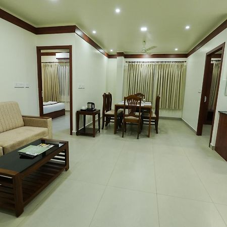 Отель Royalton Residency Mundakayam Экстерьер фото