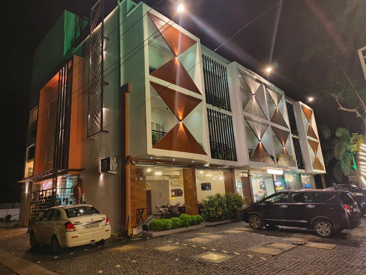 Отель Royalton Residency Mundakayam Экстерьер фото
