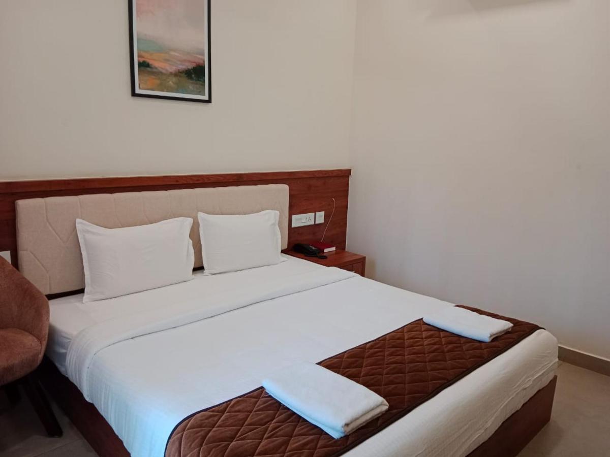 Отель Royalton Residency Mundakayam Экстерьер фото